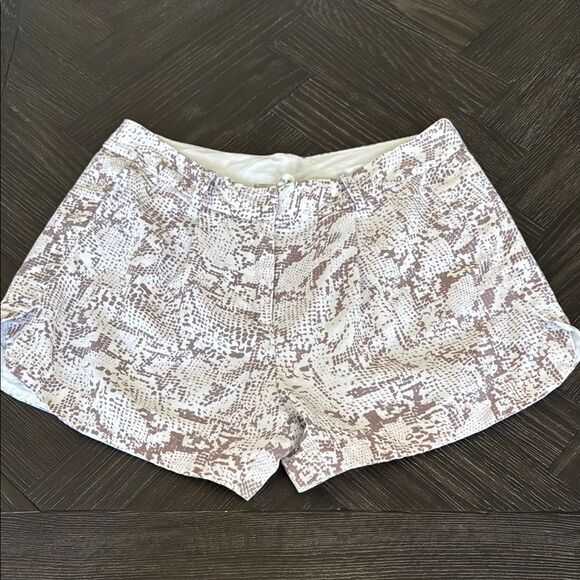 White High waisted shorts, pleated front, trouser style, professional, classic - Picture 1 of 7